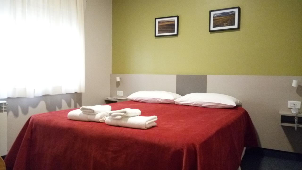 Estepa Hotel Хенерал Рока Екстериор снимка